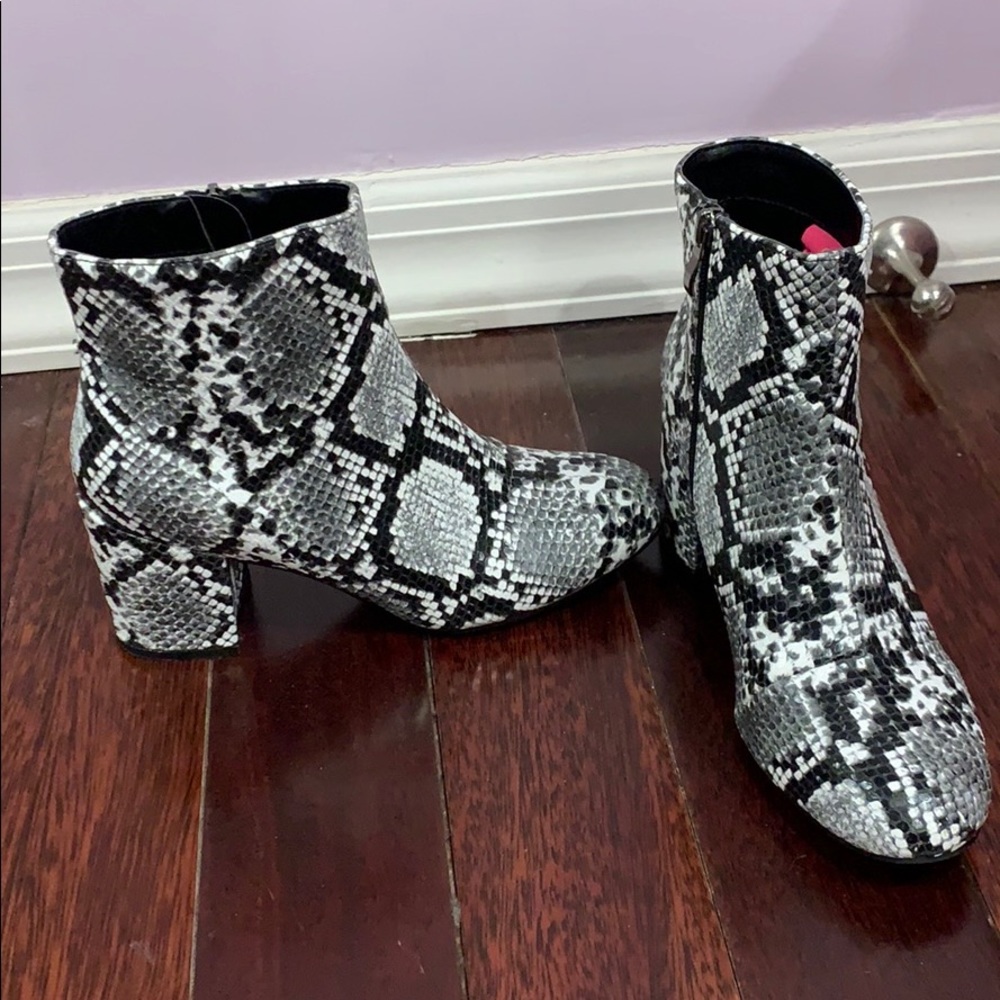 Catherine Catherine Malandrino booties